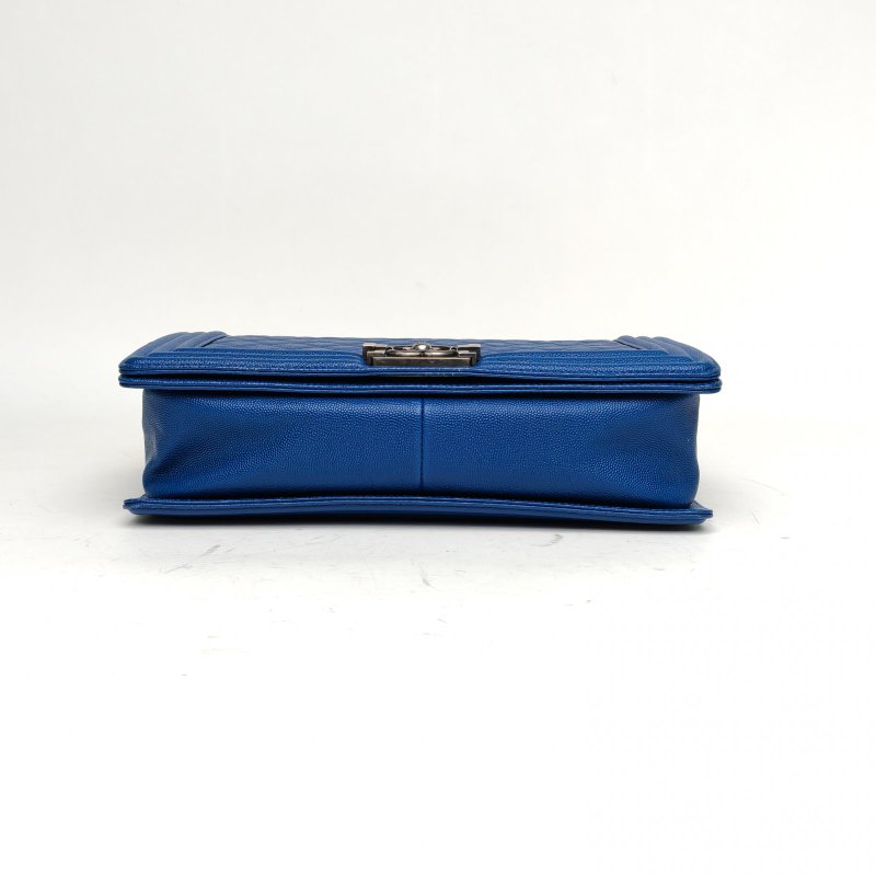 CHANEL Leboy中大號藍色荔枝牛皮24開銀扣肩背包-4