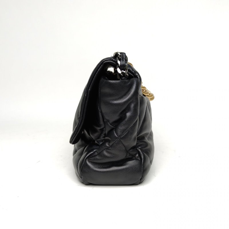 CHANEL 19BAG口蓋包中號30黑色羊皮晶片開金銀扣肩背包-1