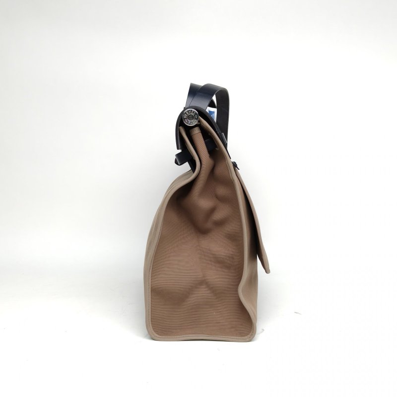 HERMES Herbag39大象灰帆布/Hunter牛皮A刻銀扣肩背包-1