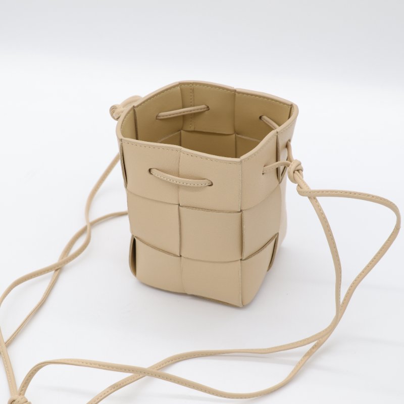 Bottega Veneta 寶緹嘉 Cassette 米黃色 牛皮 三格 水桶包 斜背包-1