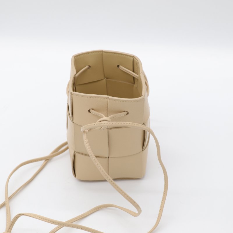 Bottega Veneta 寶緹嘉 Cassette 米黃色 牛皮 三格 水桶包 斜背包-2