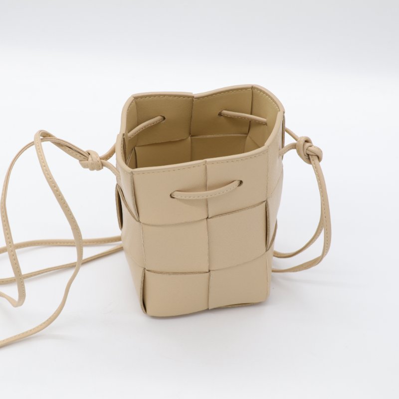 Bottega Veneta 寶緹嘉 Cassette 米黃色 牛皮 三格 水桶包 斜背包-3