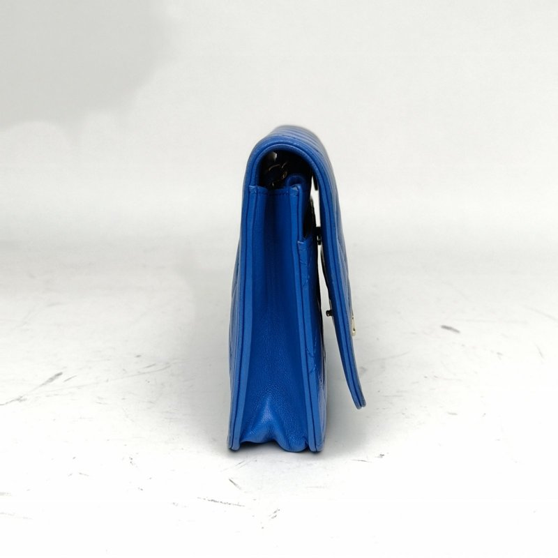 CHANEL LeboyWOC19藍色羊皮21開金扣肩背包-1