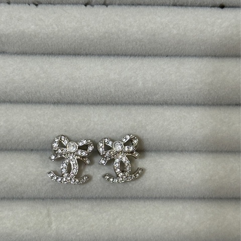 Chanel 蝴蝶結鑽石耳環