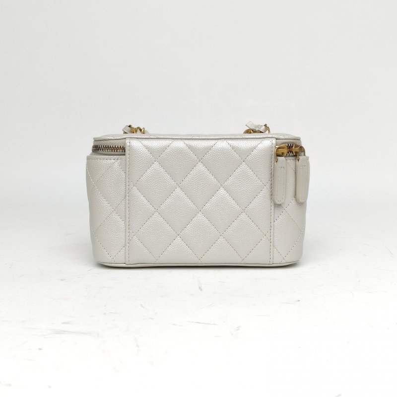 CHANEL 銀色荔枝牛皮鐳射標金扣24S長盒子化妝包鳳梨扣肩背包-2