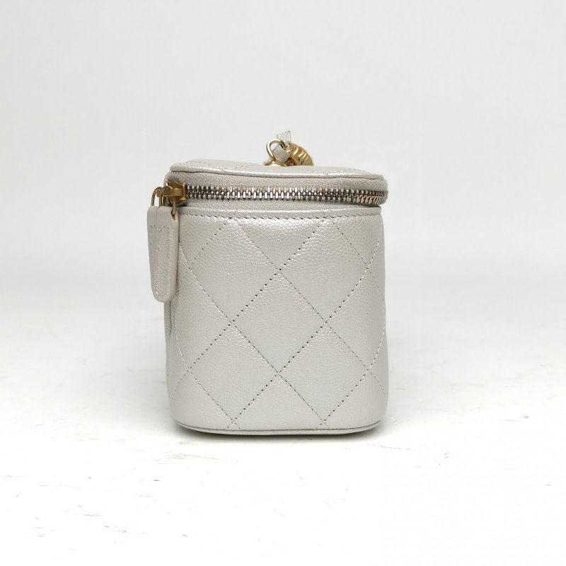 CHANEL 銀色荔枝牛皮鐳射標金扣24S長盒子化妝包鳳梨扣肩背包-3