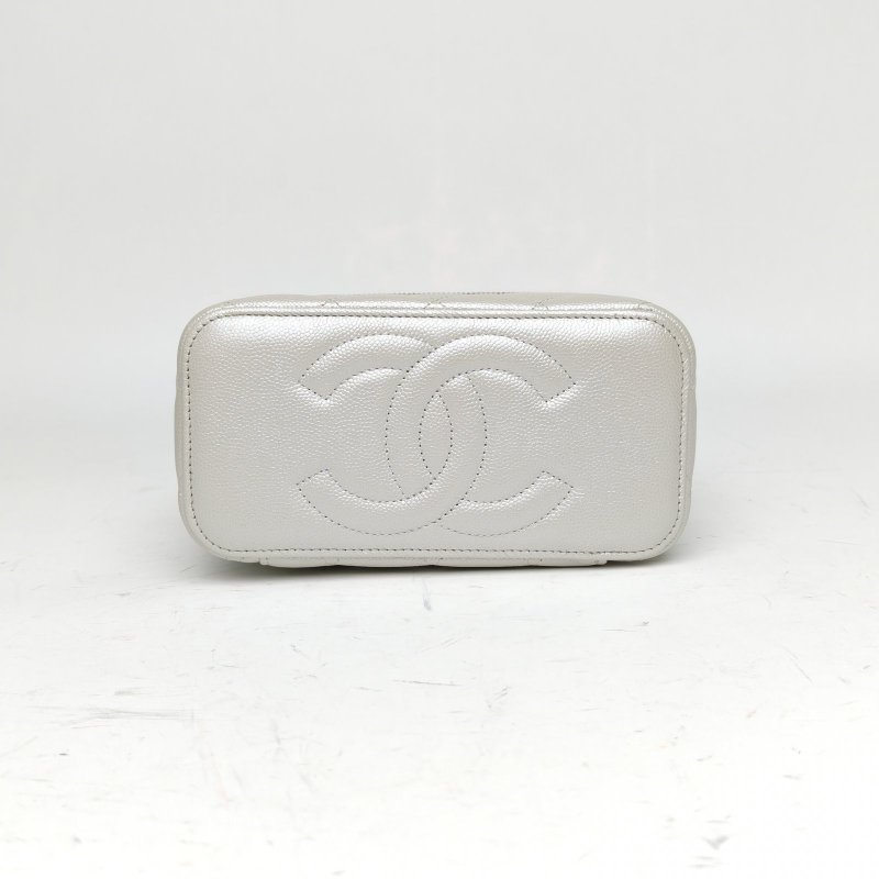 CHANEL 銀色荔枝牛皮鐳射標金扣24S長盒子化妝包鳳梨扣肩背包-4