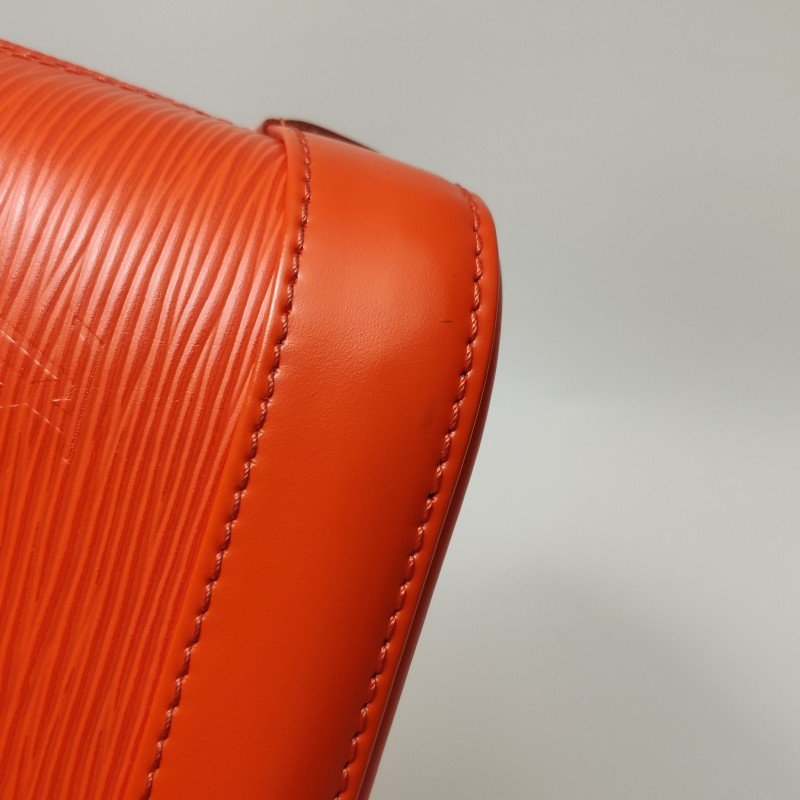 Louis Vuitton (LV) AlmaBB牛皮純色水波紋貝殼包斜背包單肩包-8