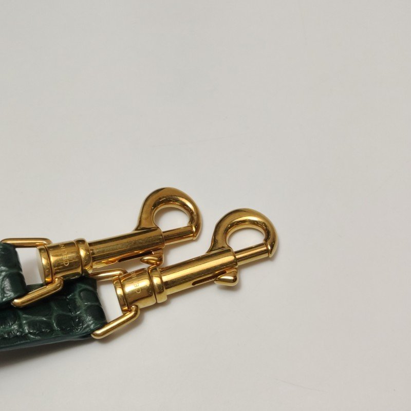 Celine Belt鯰魚包Micro牛皮純色紐結飾帶斜背包單肩包-8