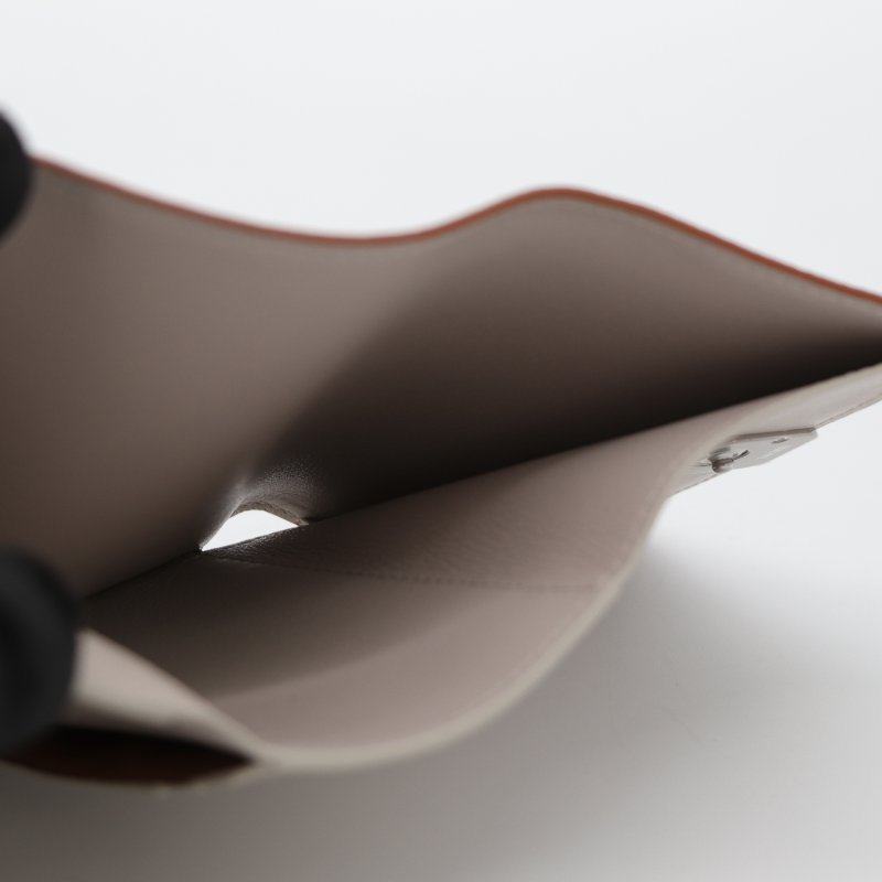 （全新品♥️可送禮）LOEWE 羅威 Anagram Small Vertical 鵝卵石紋小牛皮 小型 直式 錢包 卡夾 皮夾 短夾 淺米色-10