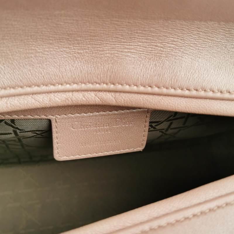 Dior Lady Dior戴妃包款中型羊皮藤格紋字母Logo吊飾單肩包-7