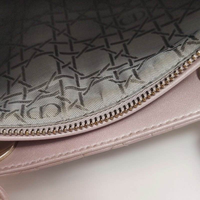 Dior Lady Dior戴妃包款中型羊皮藤格紋字母Logo吊飾單肩包-9