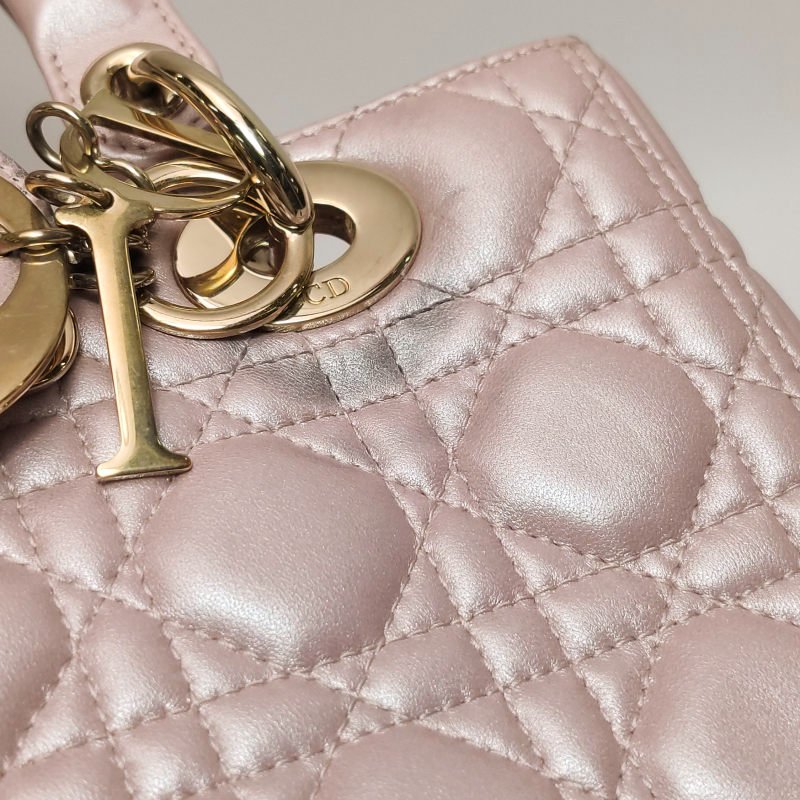 Dior Lady Dior戴妃包款中型羊皮藤格紋字母Logo吊飾單肩包-11