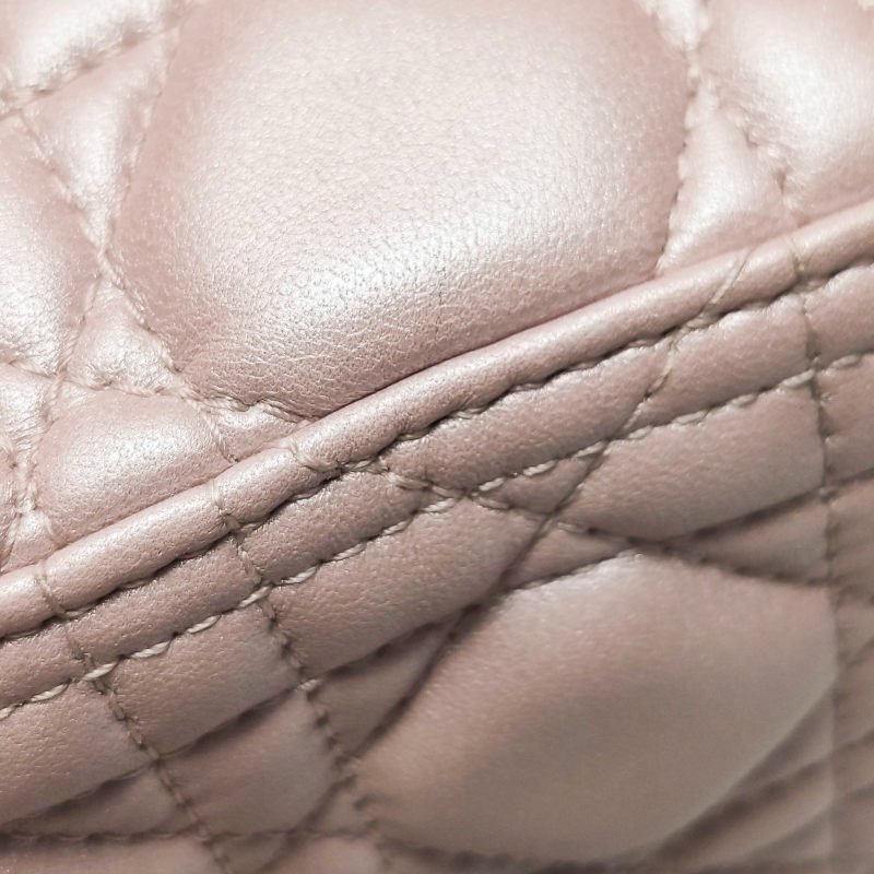 Dior Lady Dior戴妃包款中型羊皮藤格紋字母Logo吊飾單肩包-18