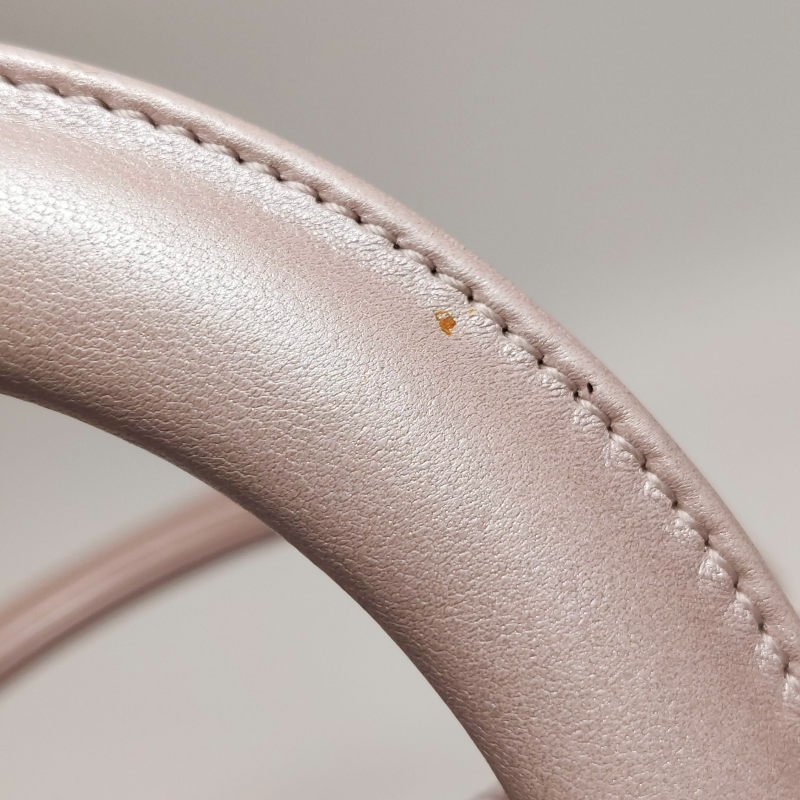 Dior Lady Dior戴妃包款中型羊皮藤格紋字母Logo吊飾單肩包-23