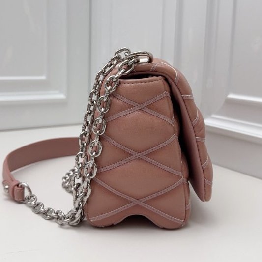 路易威登/Louis Vuitton 藕粉色銀扣扭扭菱格鏈條包-2