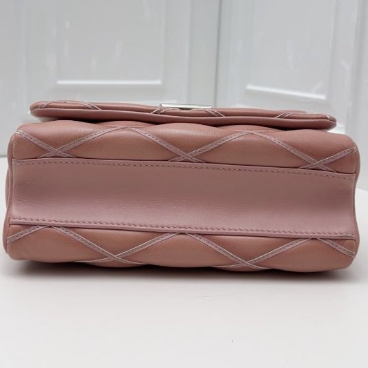 路易威登/Louis Vuitton 藕粉色銀扣扭扭菱格鏈條包-4