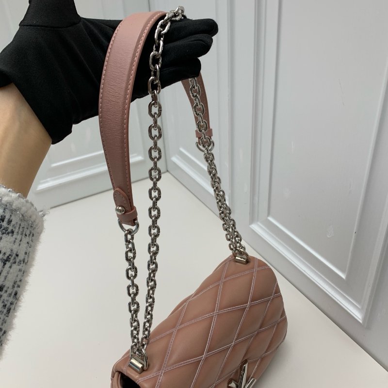 路易威登/Louis Vuitton 藕粉色銀扣扭扭菱格鏈條包-9