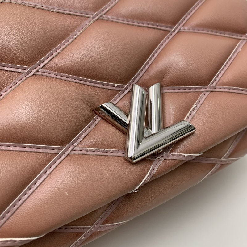 路易威登/Louis Vuitton 藕粉色銀扣扭扭菱格鏈條包-10