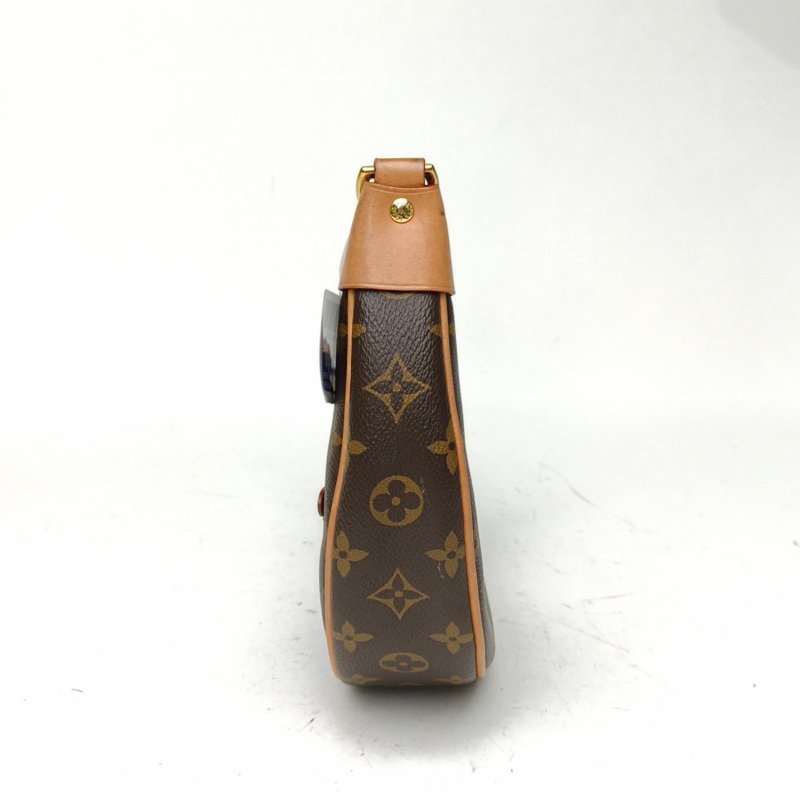 LOUIS VUITTON Loop豌豆包老花PVC金扣晶片肩背包-1