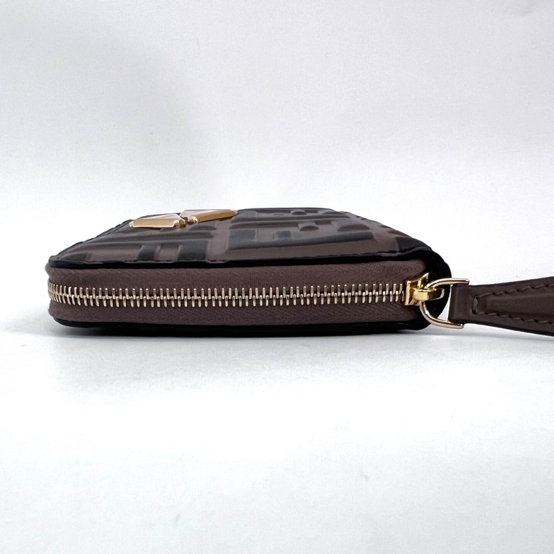 Fendi 棕牛皮浮雕logoFF金釦ㄇ拉6卡ㄇ拉短夾-5