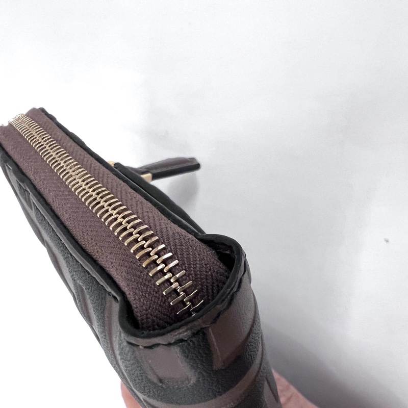 Fendi 棕牛皮浮雕logoFF金釦ㄇ拉6卡ㄇ拉短夾-6