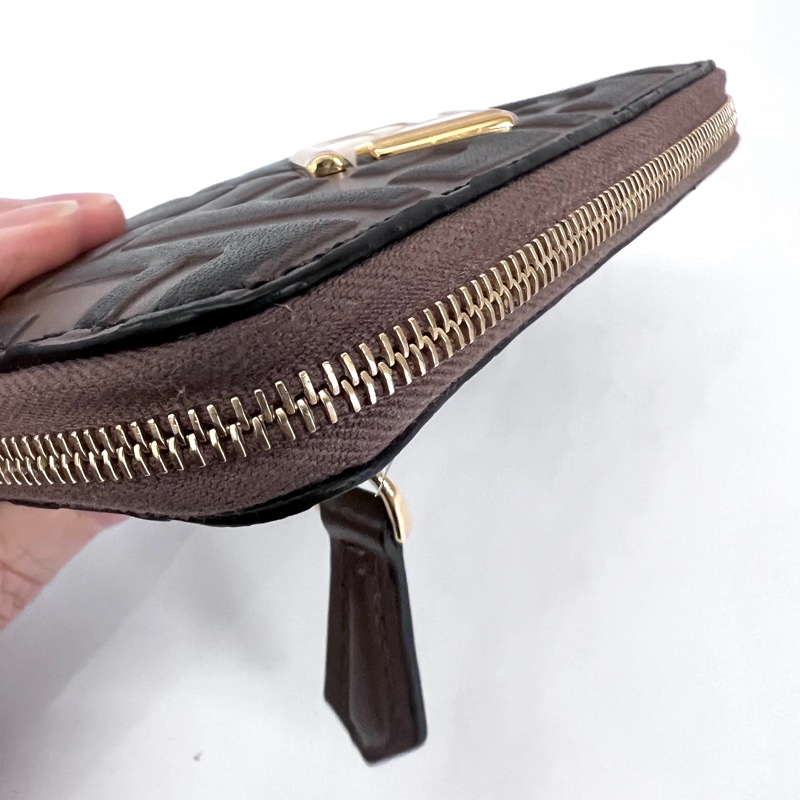 Fendi 棕牛皮浮雕logoFF金釦ㄇ拉6卡ㄇ拉短夾-9