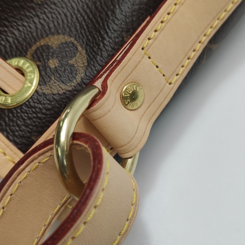 Louis Vuitton (LV) NOEBB植鞣革Monogram印花抽繩斜挎包肩背包晶片款-11