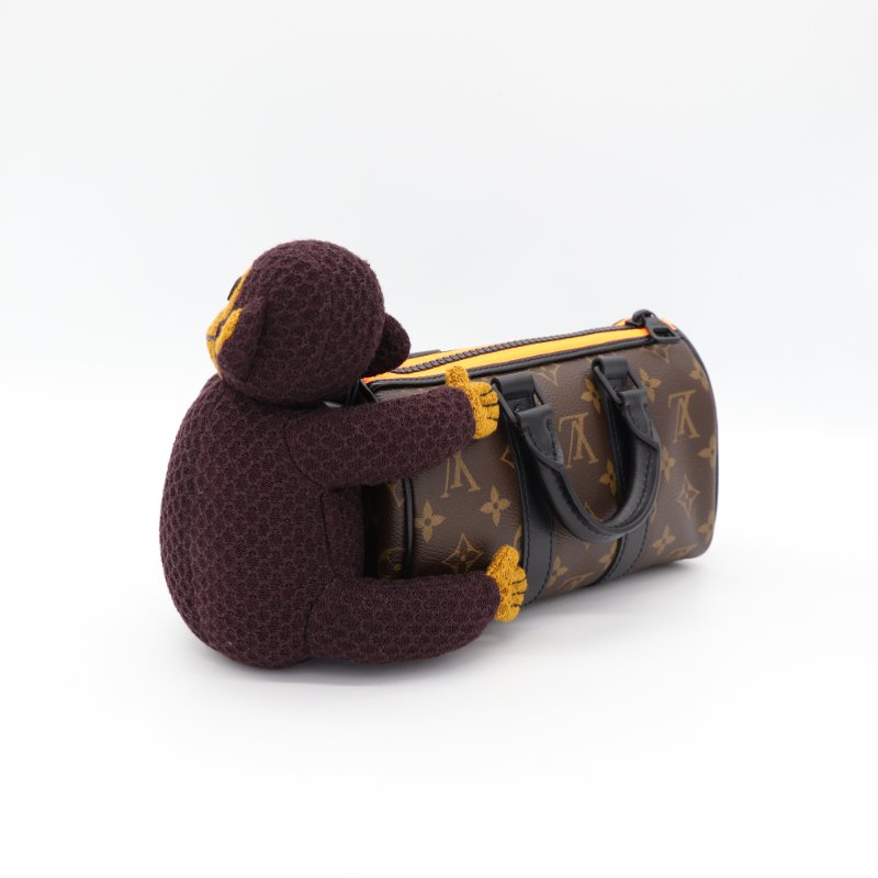 （專櫃 10 萬♥️限量款）Louis Vuitton 路易威登 Monogram 棕色 Keepall  Mini 猴子娃娃 圓筒包 斜挎包 手提包-3