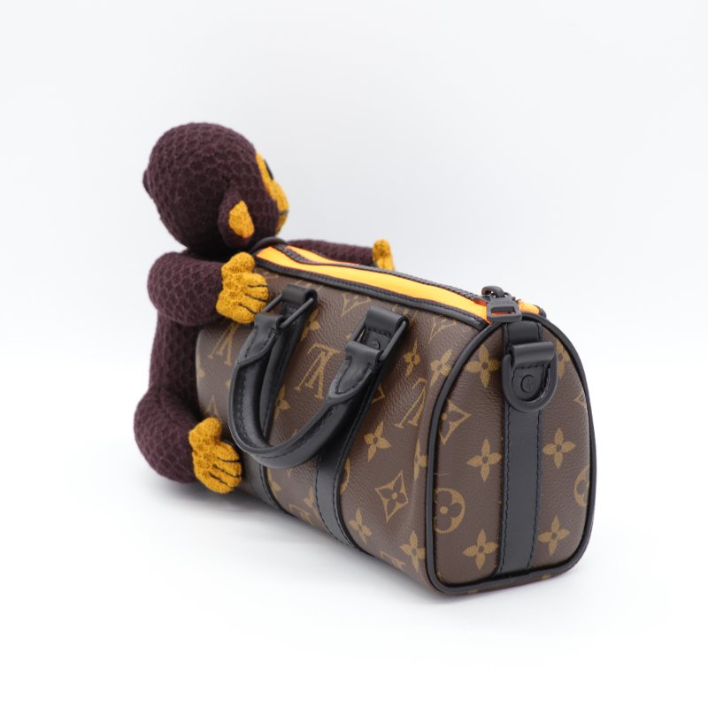 （專櫃 10 萬♥️限量款）Louis Vuitton 路易威登 Monogram 棕色 Keepall  Mini 猴子娃娃 圓筒包 斜挎包 手提包-5