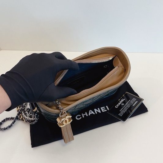 香奈兒/Chanel Gabrielle V紋三色拼色 小號鏈條肩背包-9