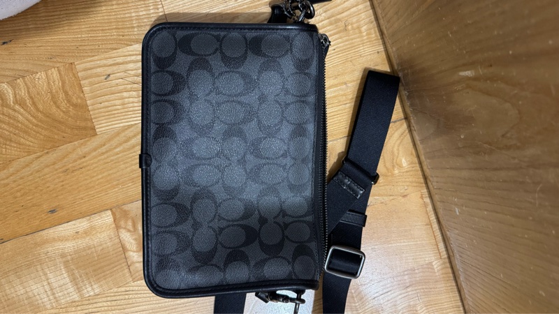 COACH 男斜背包-1