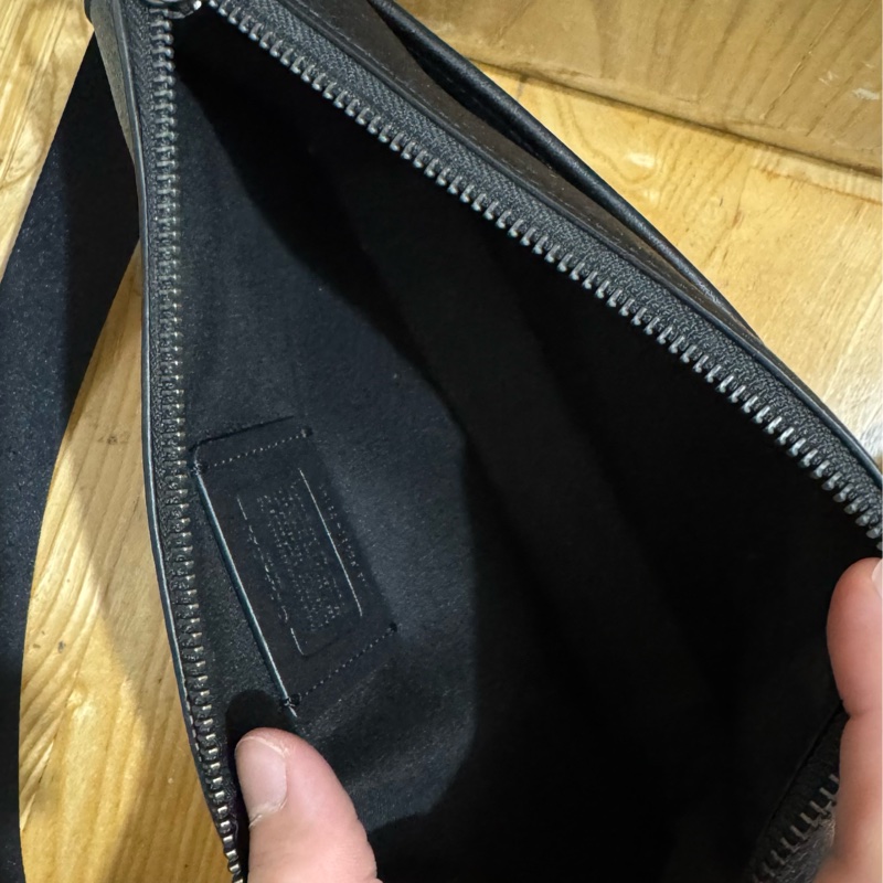 COACH 男斜背包-7