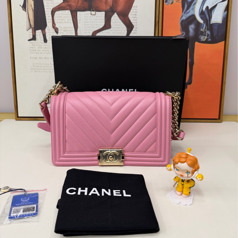 CHANEL香奈兒   22S 春夏Leboy 雙C LOGO V字紋金扣鏈條 荔枝紋小牛皮 芯片款-0