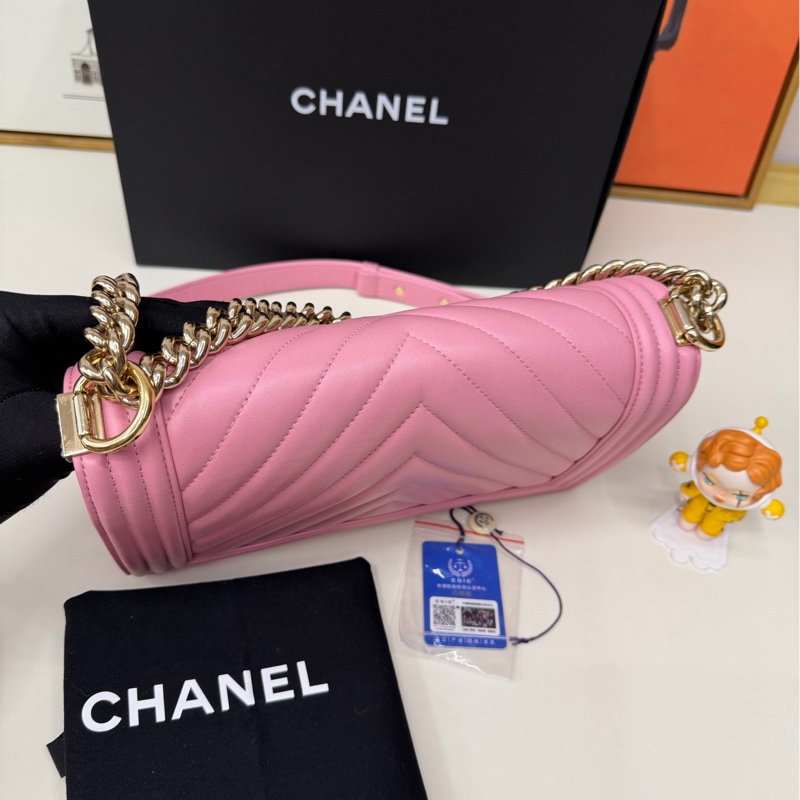 CHANEL香奈兒   22S 春夏Leboy 雙C LOGO V字紋金扣鏈條 荔枝紋小牛皮 芯片款-6