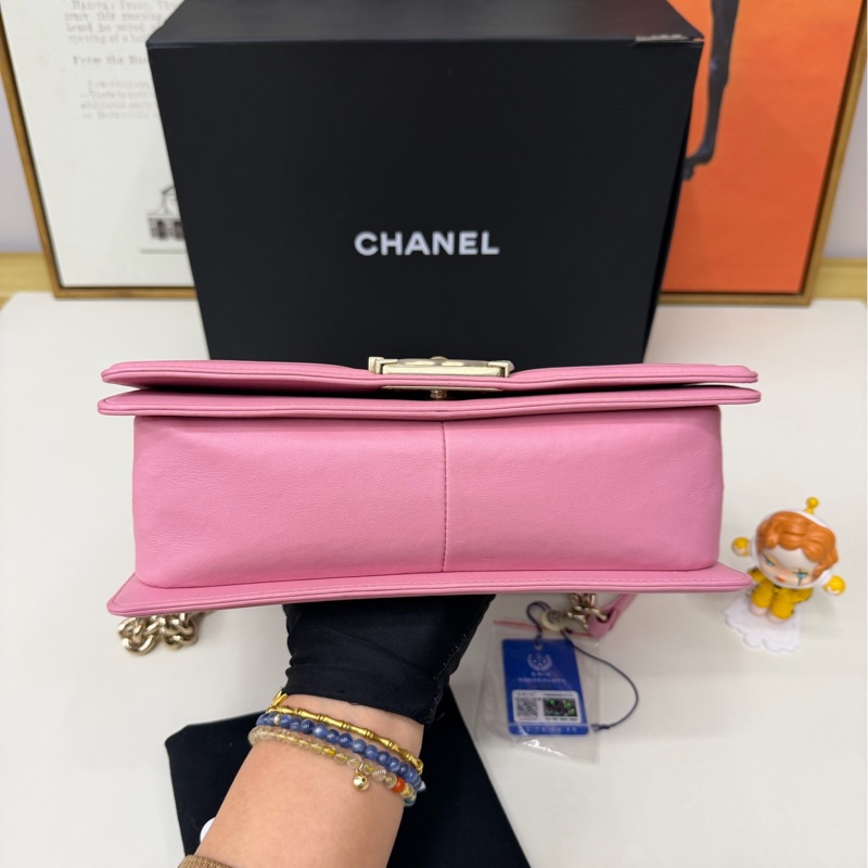 CHANEL香奈兒   22S 春夏Leboy 雙C LOGO V字紋金扣鏈條 荔枝紋小牛皮 芯片款-7