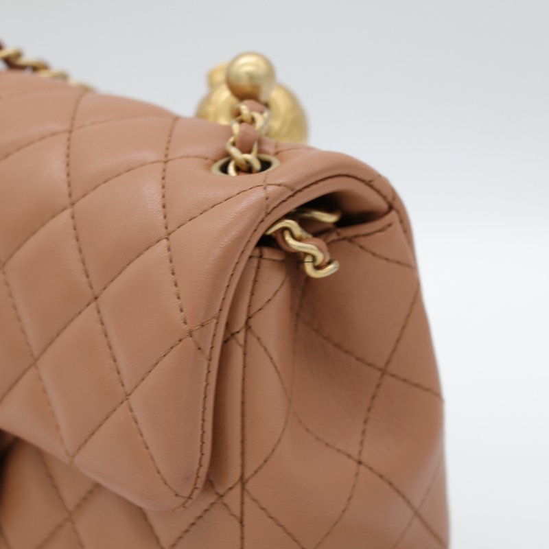 全網最低（限時特價♥️金球 CF）Chanel 香奈兒 Classic Flap CF 20cm 金球 CF 奶茶色 牛皮 金釦 鏈條包 斜背包-15