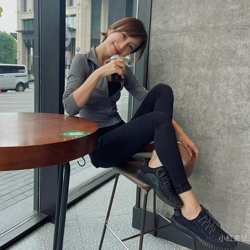 💎Han's house精品服飾💎 Yeezy Boost 350 Pirate Black 黑武士 BB5350 女款 UK 4-3