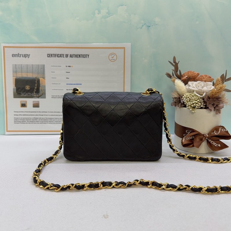 CHANEL 迷你圓扣方胖鏈帶包-1