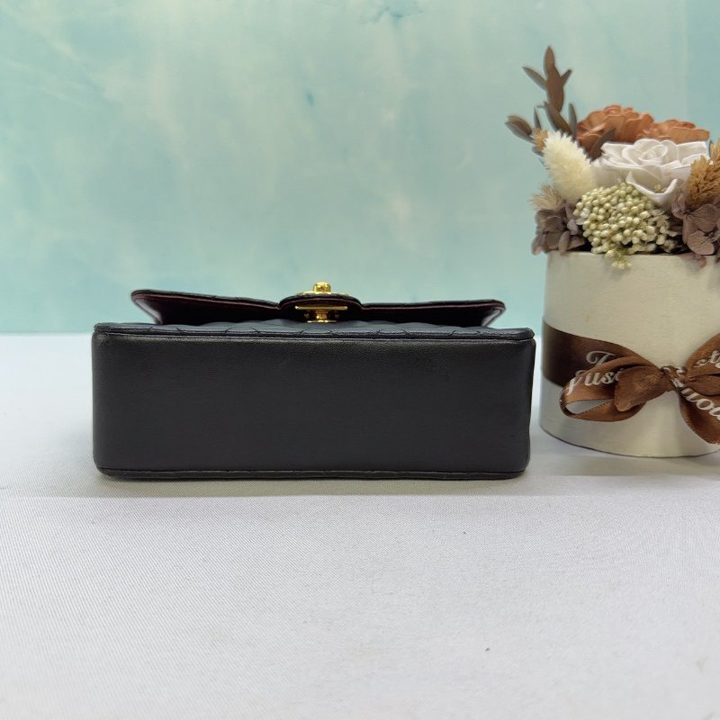 CHANEL 迷你圓扣方胖鏈帶包-7