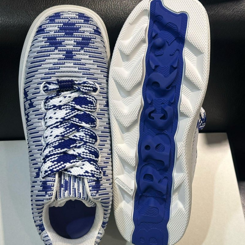 💎Han's house精品服飾💎BURBERRY 格紋鞋 原價23000-6