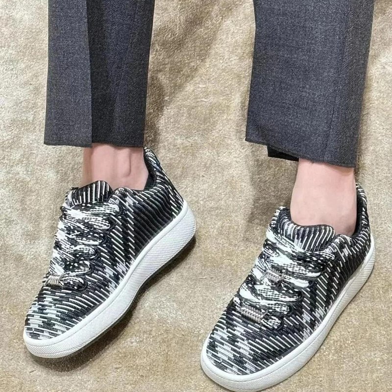 💎Han's house精品服飾💎BURBERRY 格紋鞋 原價23000-0