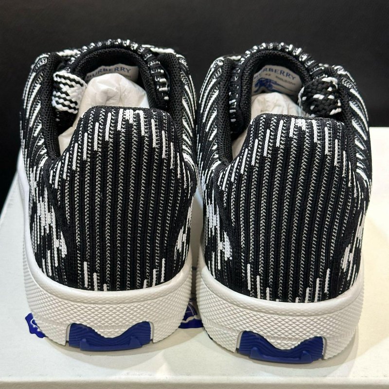 💎Han's house精品服飾💎BURBERRY 格紋鞋 原價23000-6