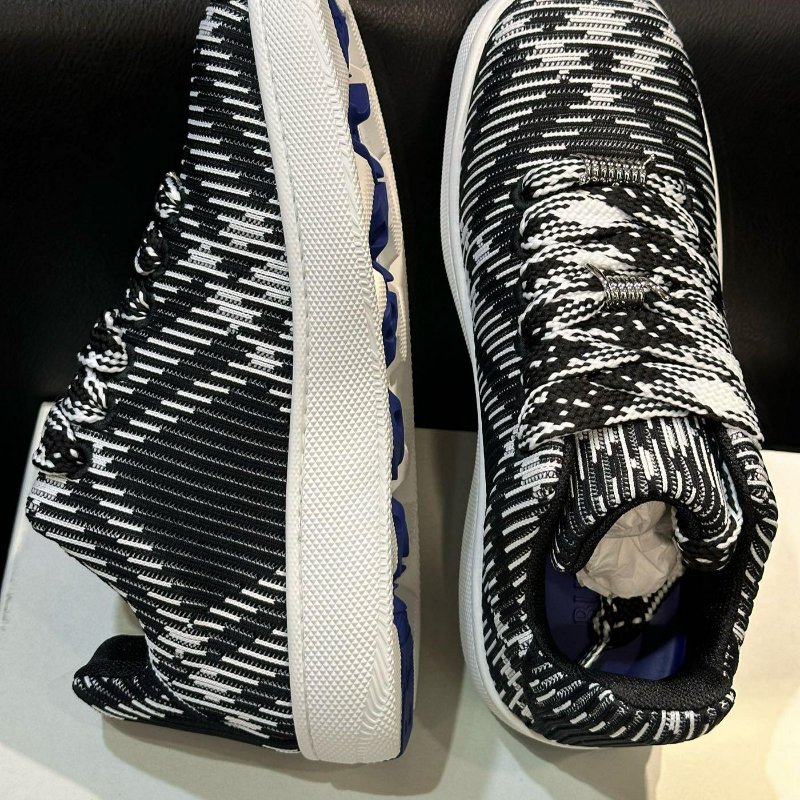 💎Han's house精品服飾💎BURBERRY 格紋鞋 原價23000-8