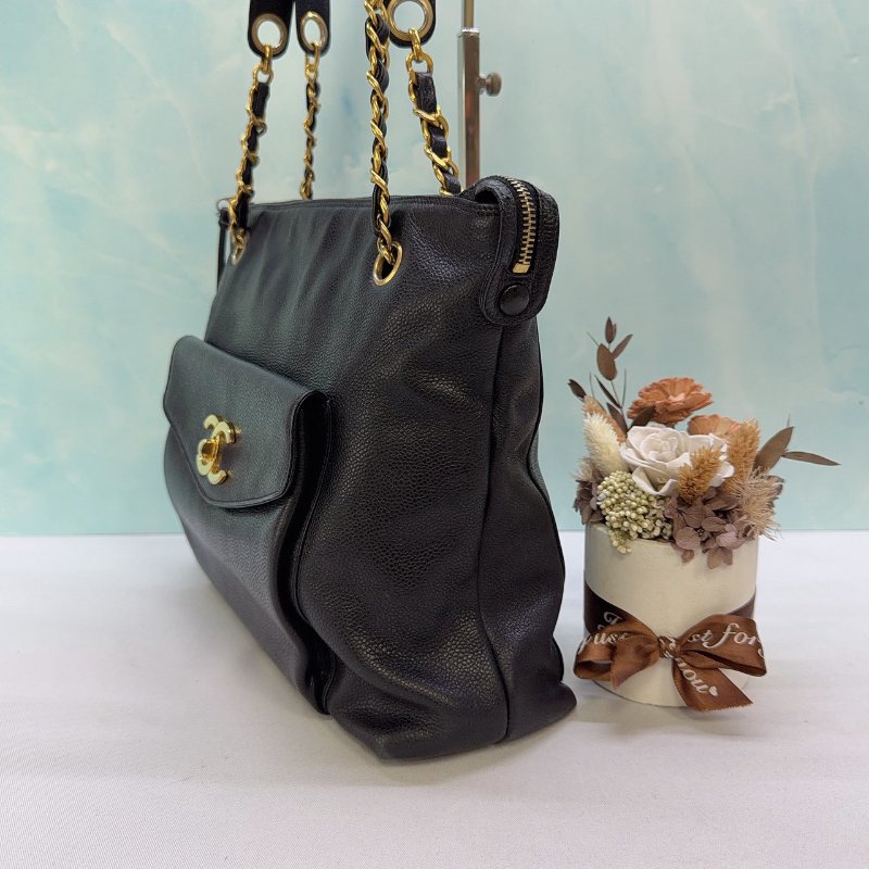 CHANEL Vintage黑金荔枝金球肩背包-2