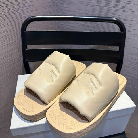 💎Han's house精品服飾💎 burberry 戰馬 小羊皮 拖鞋 義大利製 現貨 7 ~ 8 原價26000