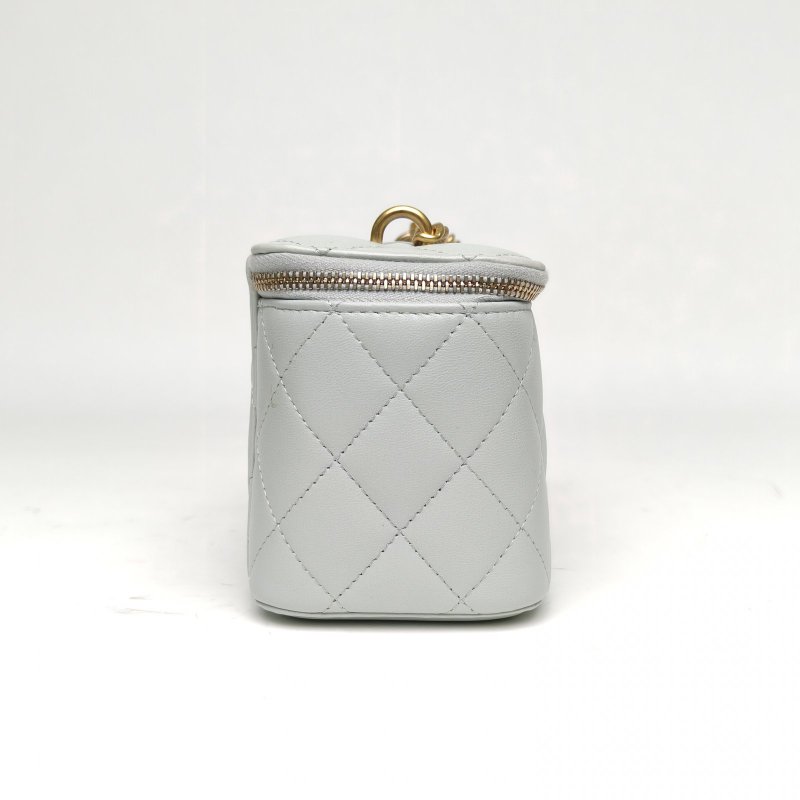 CHANEL 長盒子化妝包淺綠色羊皮鐳射標金扣山茶花調節扣肩背包-3