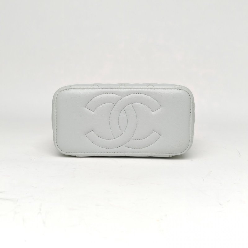 CHANEL 長盒子化妝包淺綠色羊皮鐳射標金扣山茶花調節扣肩背包-4