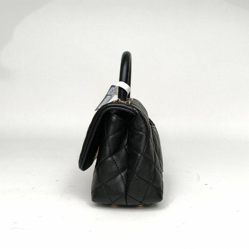 CHANEL CocoHandleMini19黑色荔枝牛皮30開金扣肩背包-1