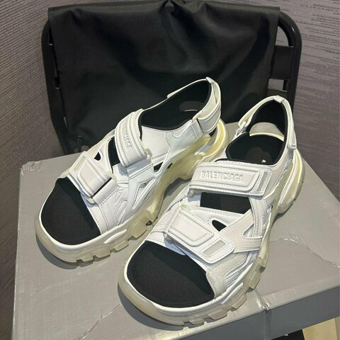 💎Han's house精品服飾💎balenciaga 巴黎世家 老爹 拖鞋 涼鞋 義大利製 現貨42